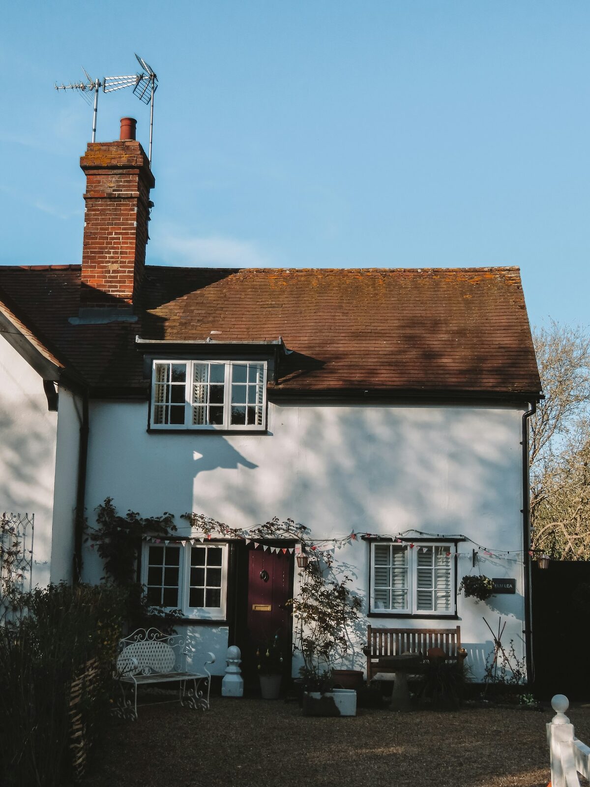 Rendering — Monocouche, silicone thin-coat and traditional sand & cement — whole houses, extensions and crack repairs, matched and finished properly.